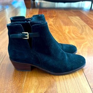 Coke Haan size 10 Suede Booties